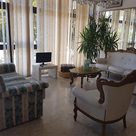 Belmondo Hotel *